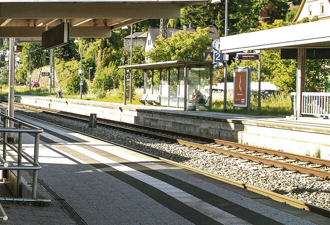 
		Bahnhof Neckarsteinach:  Gleisbett-Sturz eines Jungen gibt weiter Rätsel auf (Update)
		