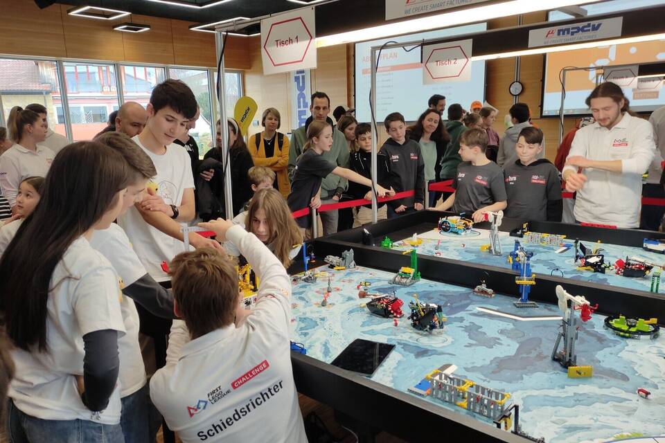 DHBW Mosbach Schüler stellten Robotik Erfindungen bei First Lego