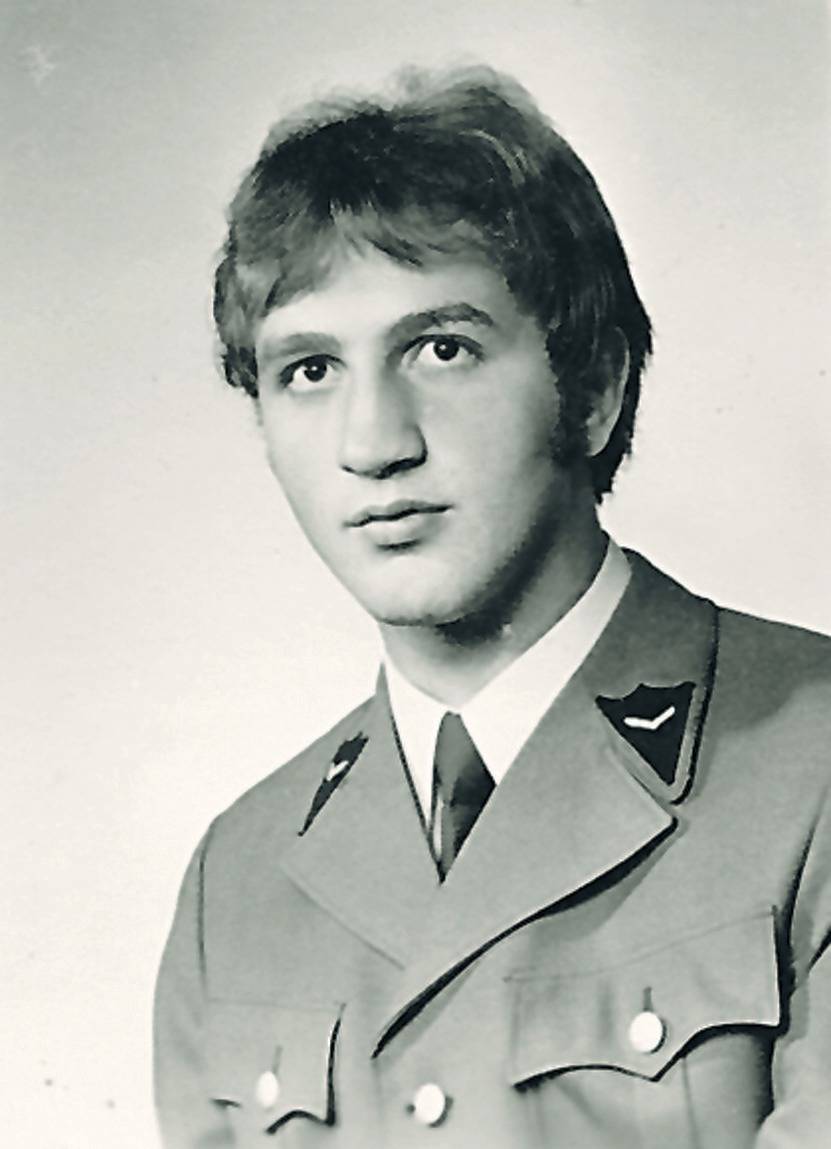 Polizeiwachtmeister Erich Lindenthal mit 19 Jahren im Jahr 1974.