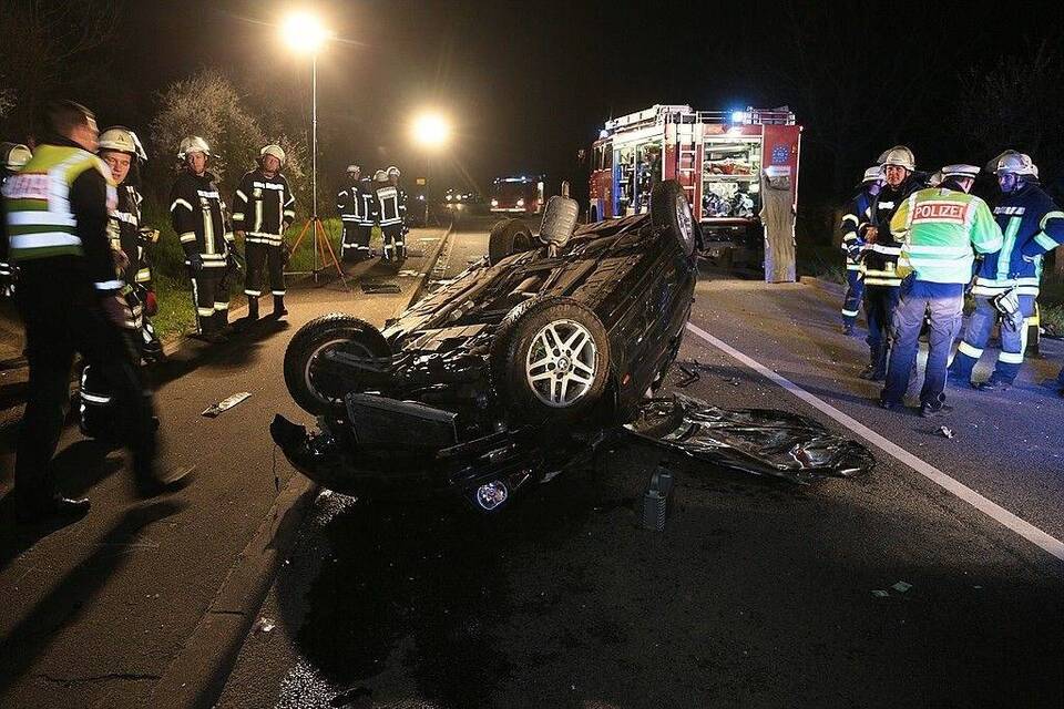 Unfall Bei Neckarbischofsheim Bmw Einer J Hrigen Berschl Gt Sich