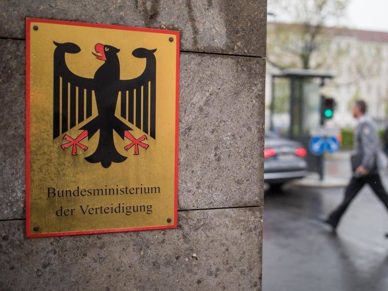 Von der Leyen gibt Fehler in der Affäre Franco A. zu