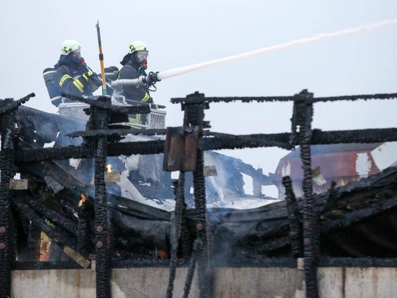 Millionenschaden bei Großbrand nahe Hamburg