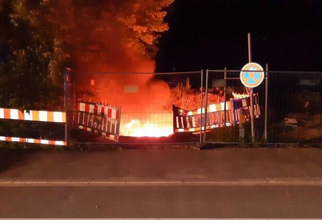 Blackout: Feuer an Stromtrasse sorgt für Stromausfall in ...