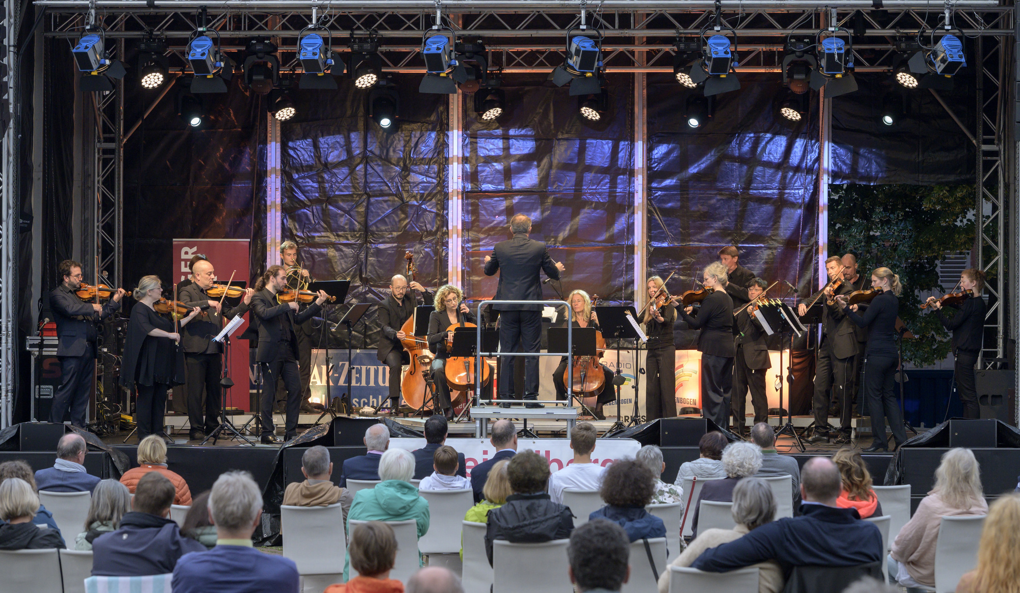 Heidelberg: Sinfoniker Eröffneten "Lust4Live"-Festival Auf Dem Uniplatz ...