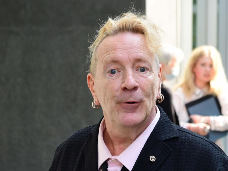 Punkrocker Sex Pistols Musiker Gewinnen Prozess Gegen John Lydon
