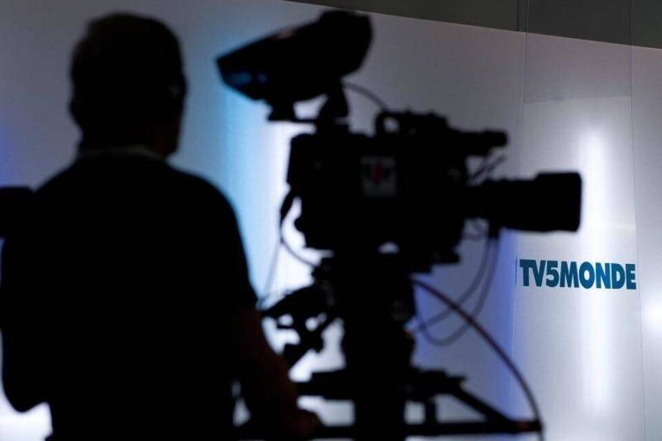 Russische Hacker Sollen Hinter Cyber-Angriff Auf TV5 Stehen - Politik ...