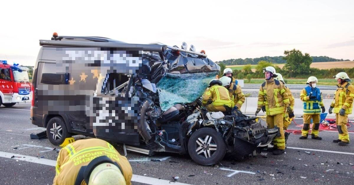 Tödlicher Unfall Bei Heilbronn: Kleintransporter-Fahrer Stirbt Noch Auf ...