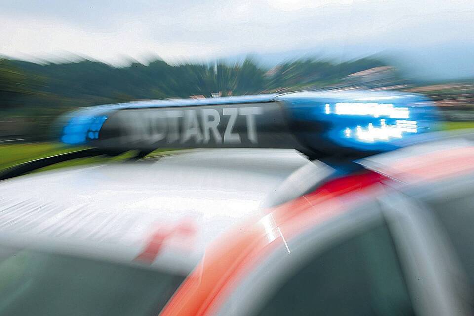 Auto Rammt Notarztwagen: Rettungsdienst Erhält Schadensersatz ...