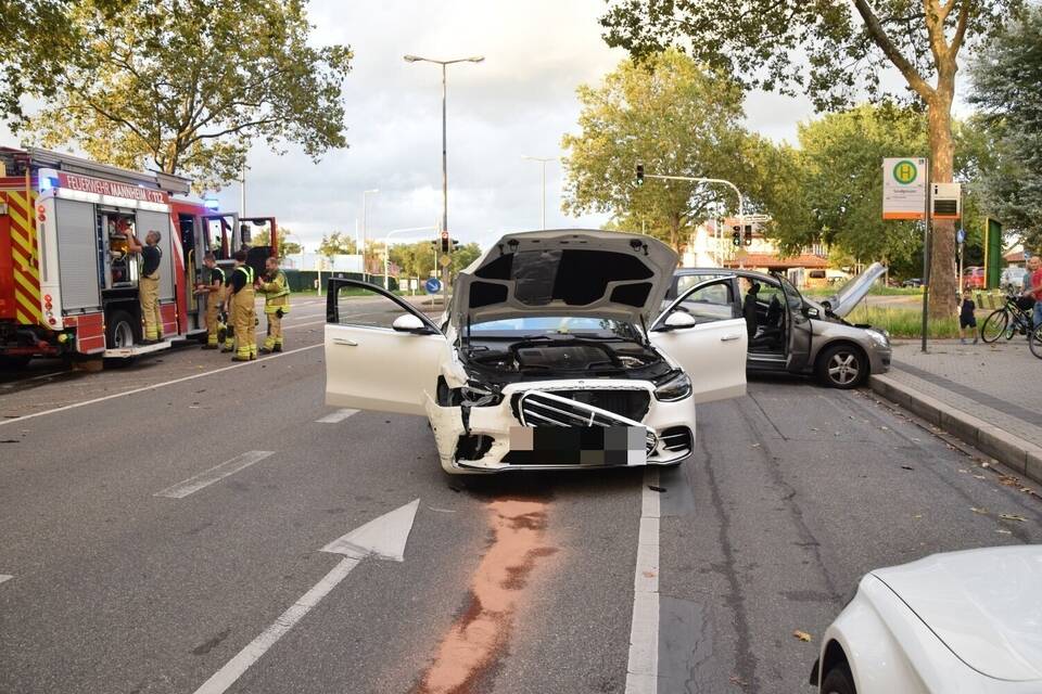 Mannheim: Vier Verletzte Bei Schwerem Verkehrsunfall - Polizeiberichte ...