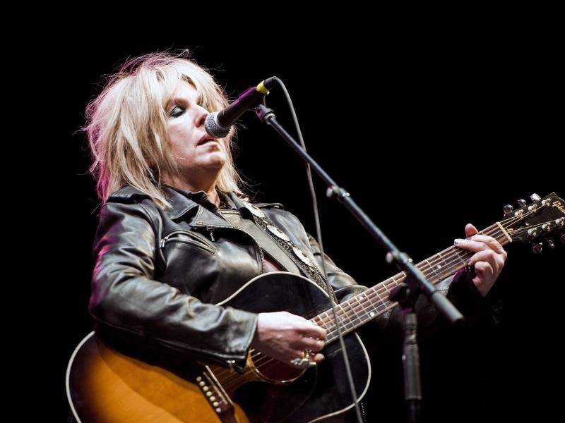 Happy Birthday: Lucinda Williams Live In Berlin - Rhein-Neckar-Zeitung ...