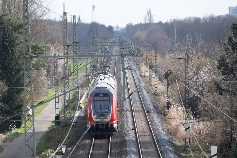 Generalsanierung: Während Riedbahn-Arbeiten Fahren Busse Von Mannheim ...