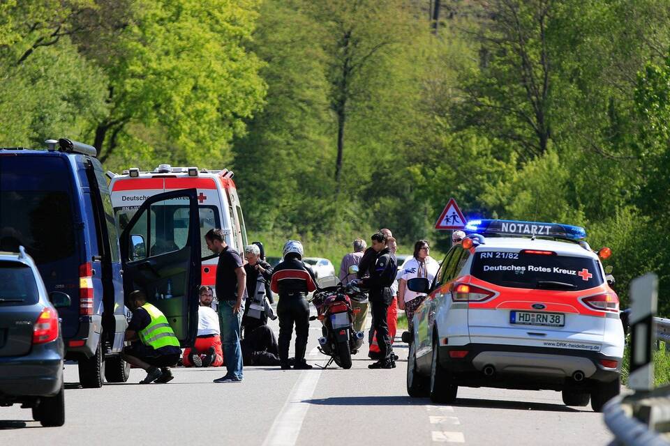 B 37 Bei Eberbach: 56-jähriger Biker Stieß Mit Anderem Motorrad ...