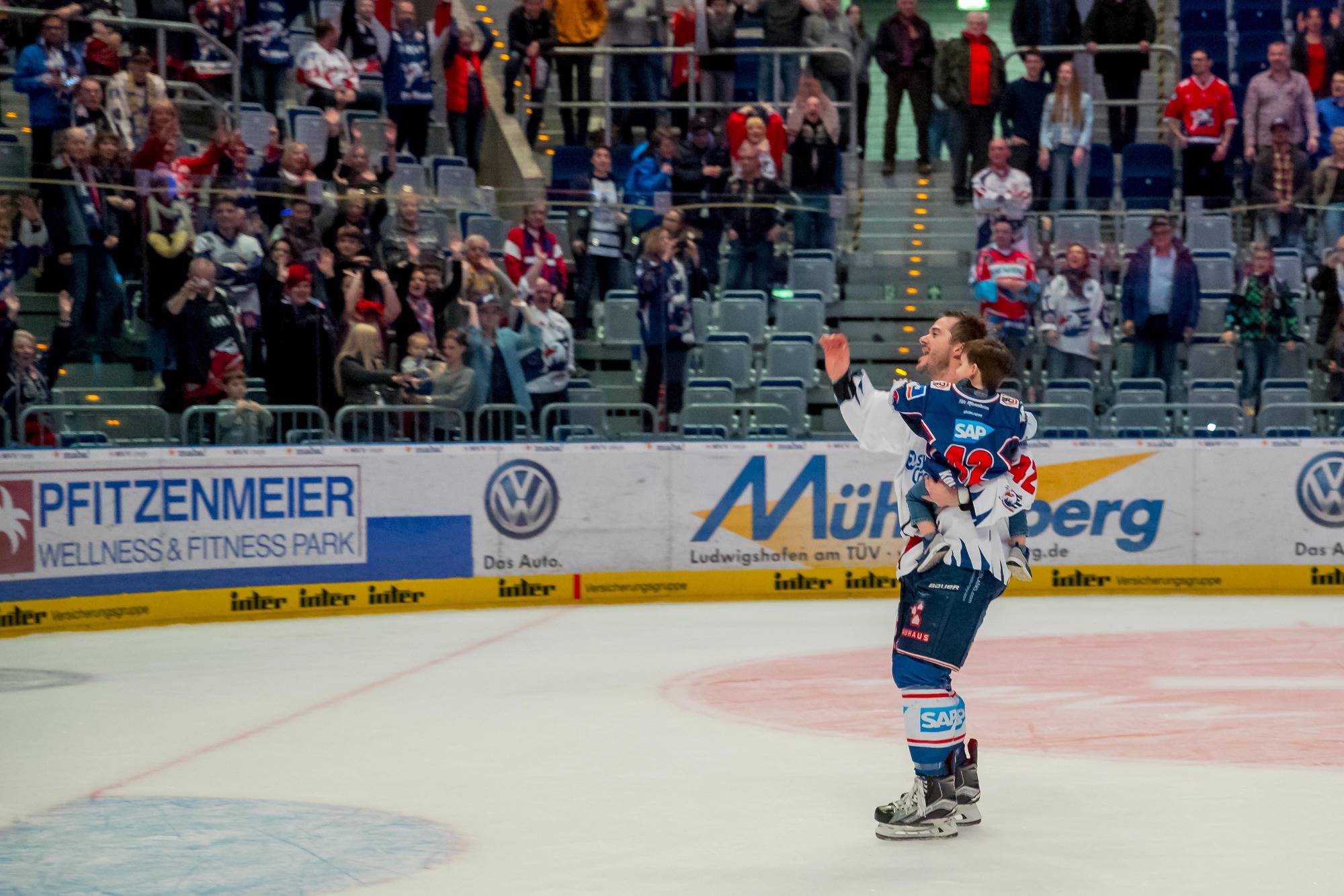 Unwiderstehliche Adler Mannheim: Siegeszug An Die Tabellenspitze ...