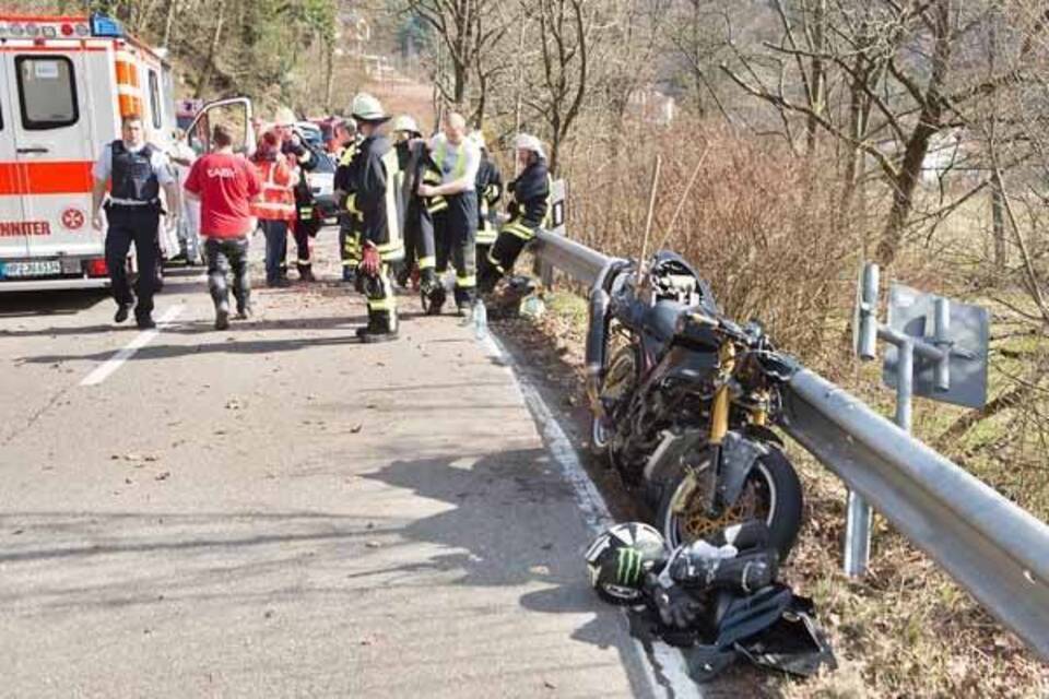 Heiligkreuzsteinach Motorrad Flog Aus Der Kurve Fahrer Schwer Verletzt Polizeiberichte Aus