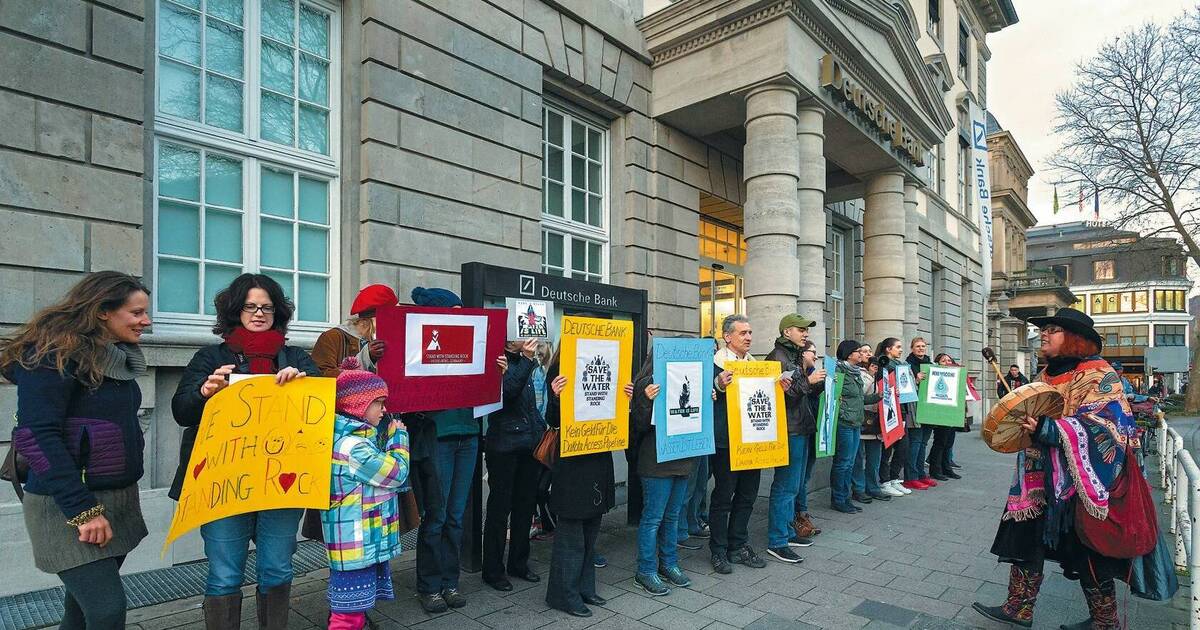 Demo in Heidelberg: Ist die Deutsche Bank ein "Umweltfeind ...