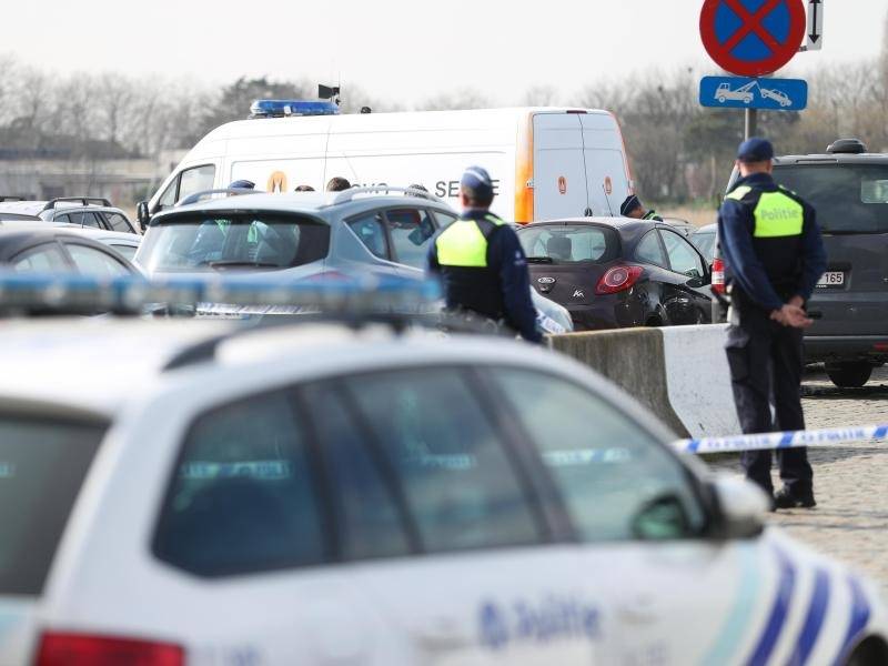 Auto Rast Durch Einkaufsstrasse Moglicher Anschlagversuch In Belgien Gescheitert Ausland Rnz