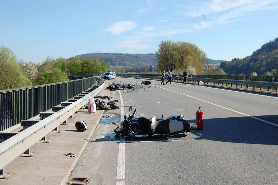 B 292 Bei Mosbach/Obrigheim: Fünf Verletzte Bei Motorradunfall (Update ...