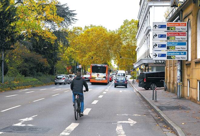 "Schnellfahrradstrecke" Heidelberg FriedrichEbertAnlage