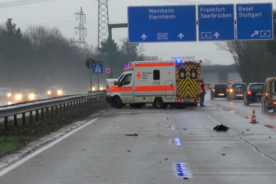 B 38 Bei Mannheim: Crash Beim Spurwechsel - Polizeiberichte Aus Rhein ...