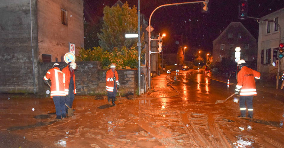 Überflutete Keller Und Umgestürzte Bäume: Starke Unwetter Im Südwesten ...