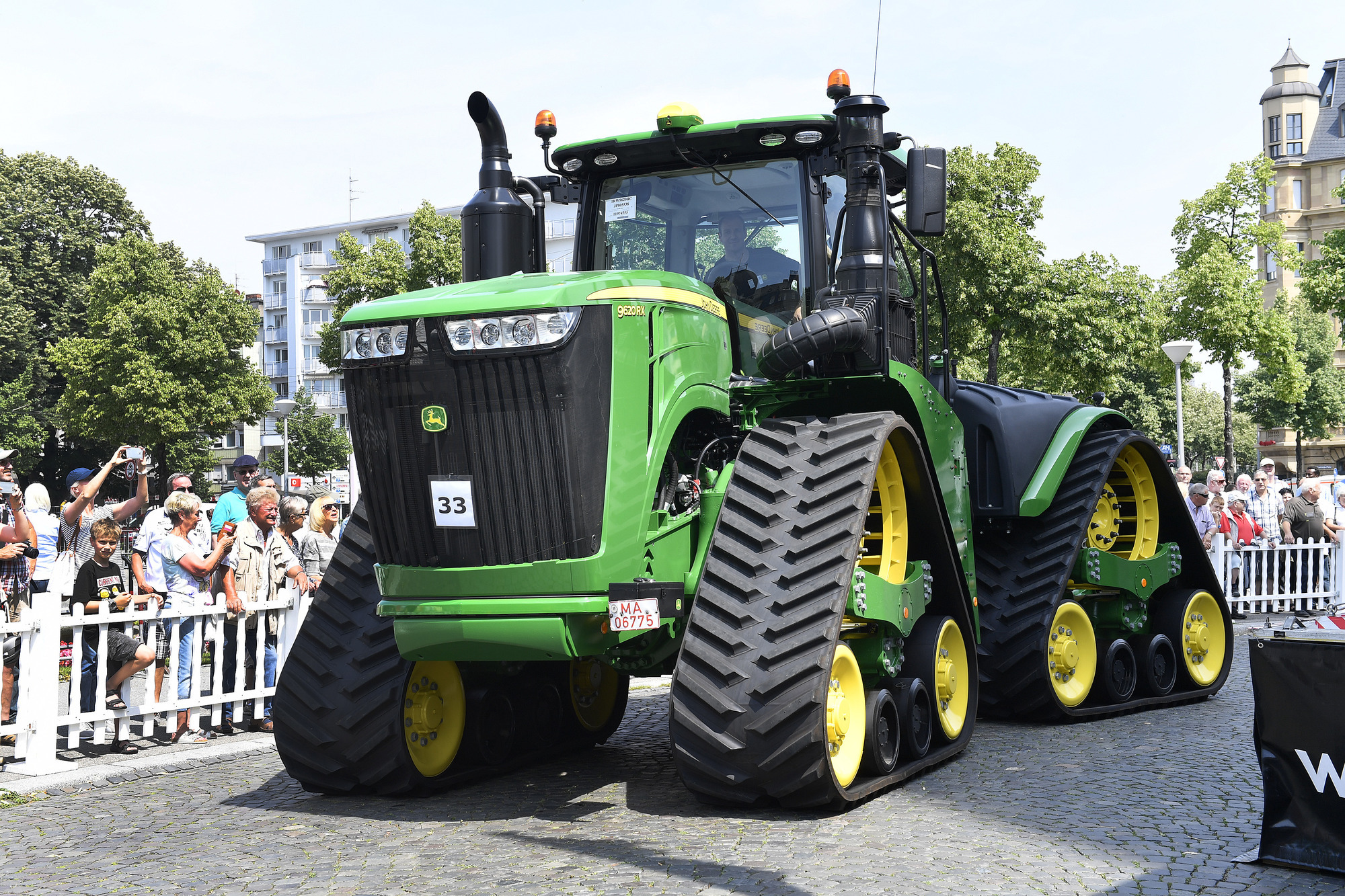 100 Jahre John Deere Gelb Grune Kolosse Rollten Uber Die Augustaanlage Nachrichten Aus Mannheim Rnz