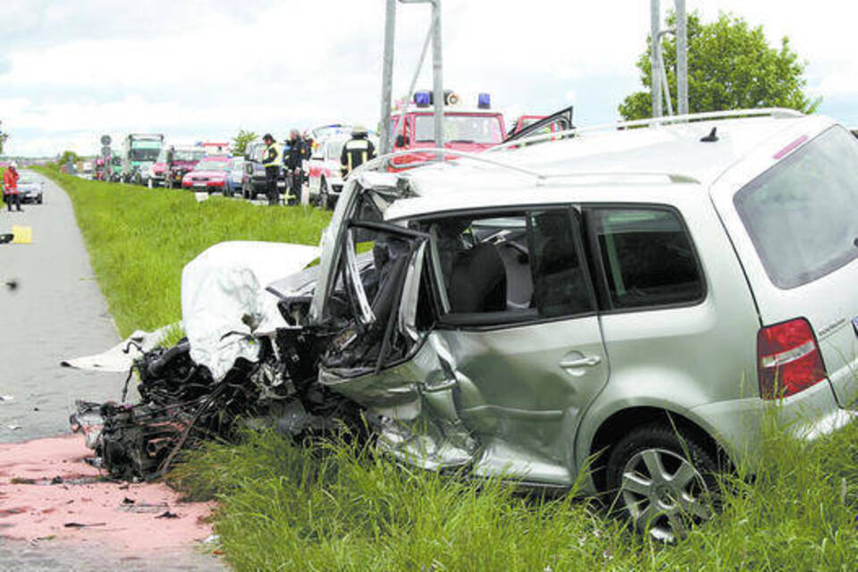 Autofahrerin Starb Bei Frontalzusammenstoß Auf Der B 27 - Neckartal Und ...