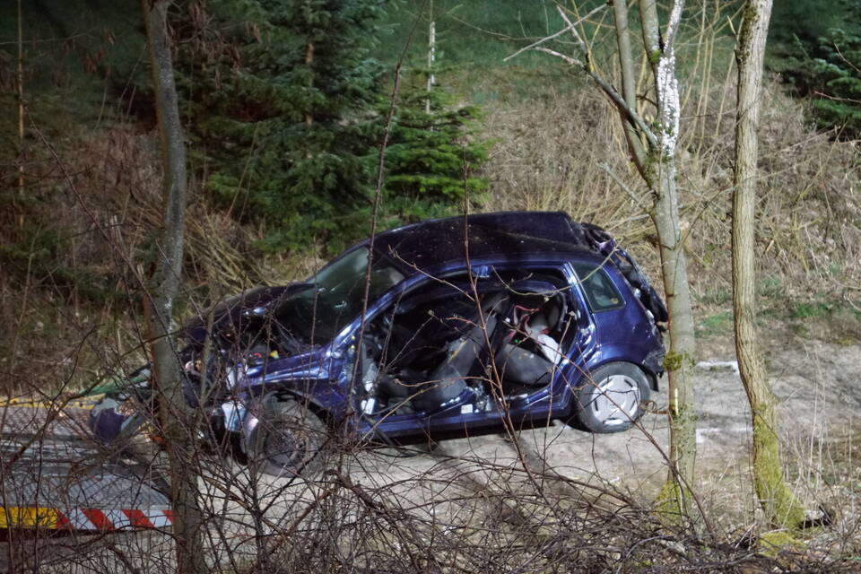 Schefflenz: 23-Jähriger "borgt" Sich Auto Der Mutter Und Baut Unfall ...